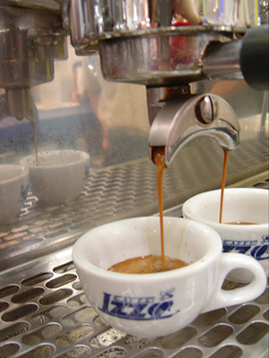 数あるナポリ／エスプレッソコーヒーの中でIZZO社が選ばれる理由。